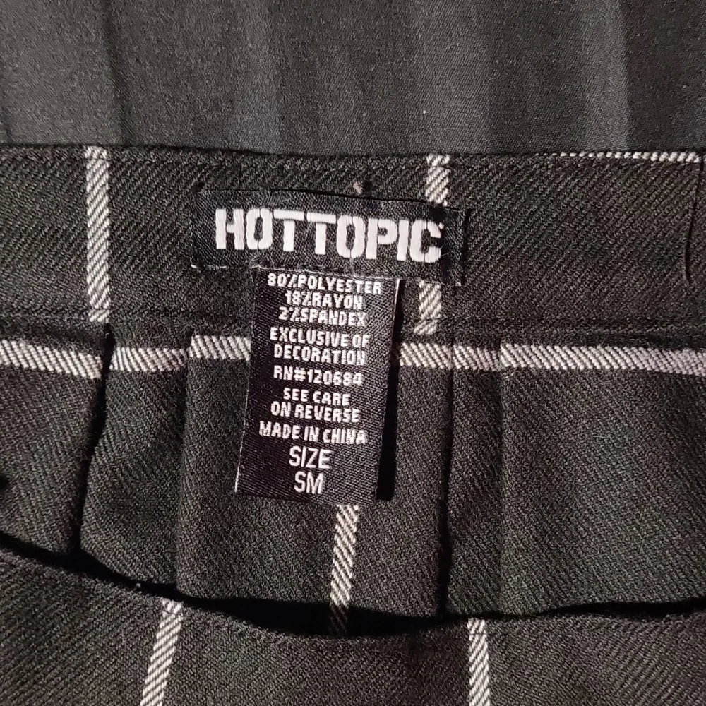 Hot Topic Black and White Plaid Skirt - Picture 3 of 3